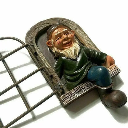 Slique-Tree-mounted-Gnome-Decoration